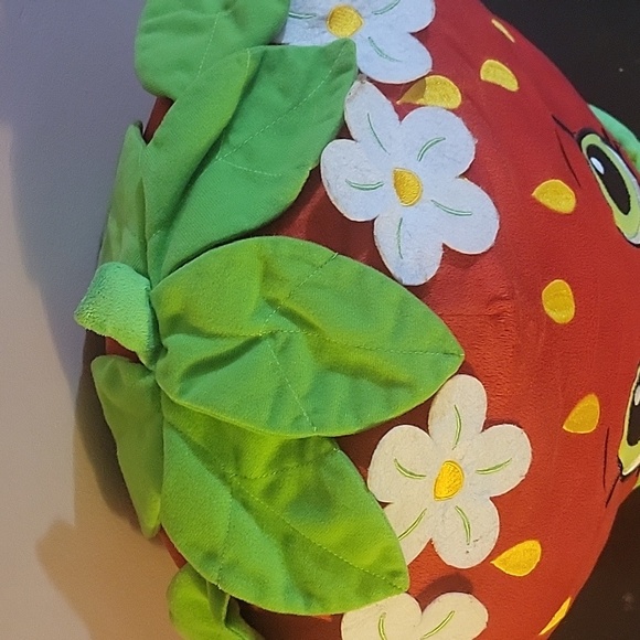 2013 Moose Shopkins Strawberry Kiss with White Flowers 16" Pillow Plush - Picture 4 of 5